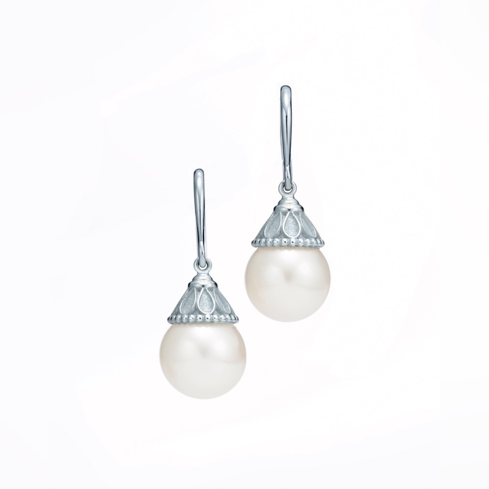 Tiffany & Co matching pearl set